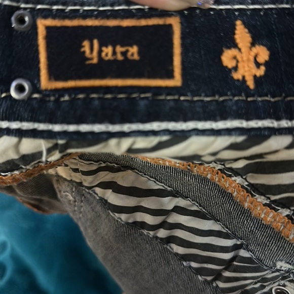 ROCK REVIVAL DISTRESSED YARA SKINNY 26 - Picture 4 of 7
